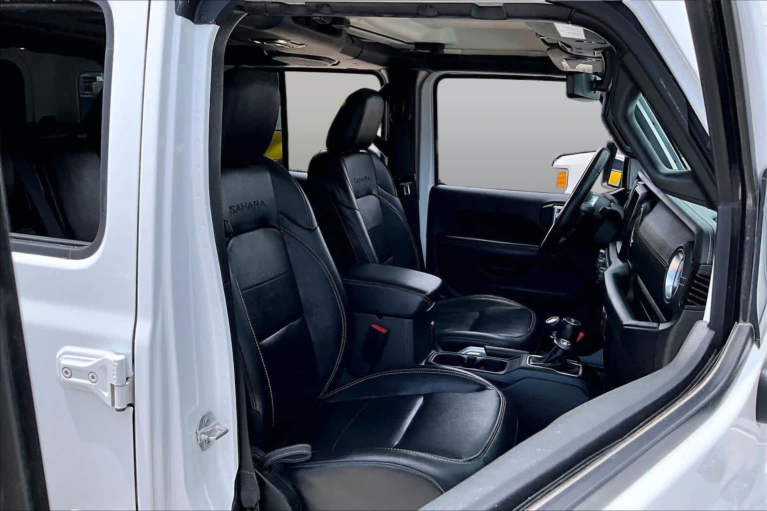 Used 2022 Jeep Wrangler Unlimited Sahara AWD/4WD image 9