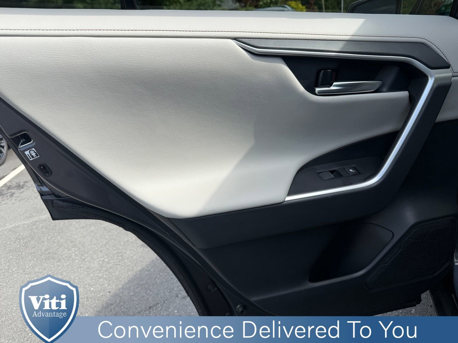 Used 2019 Toyota RAV4 Limited image 20