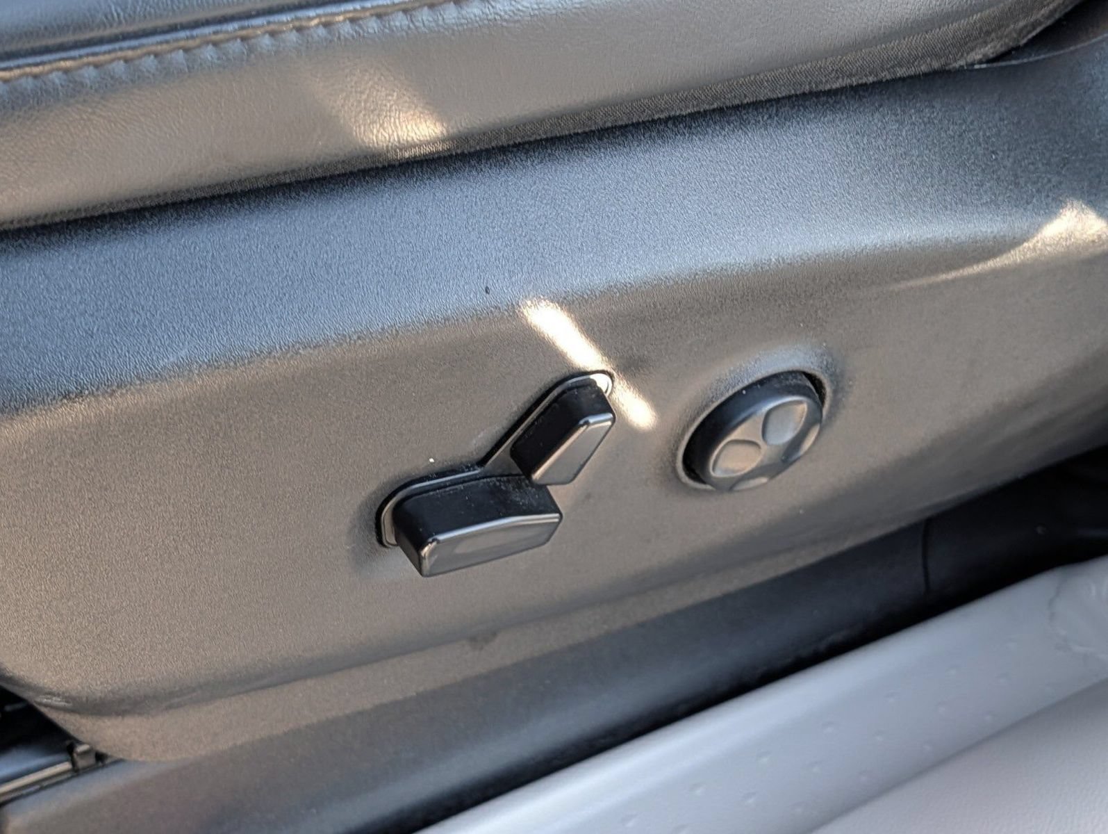 Used 2023 Chrysler Pacifica Touring-L FWD image 19