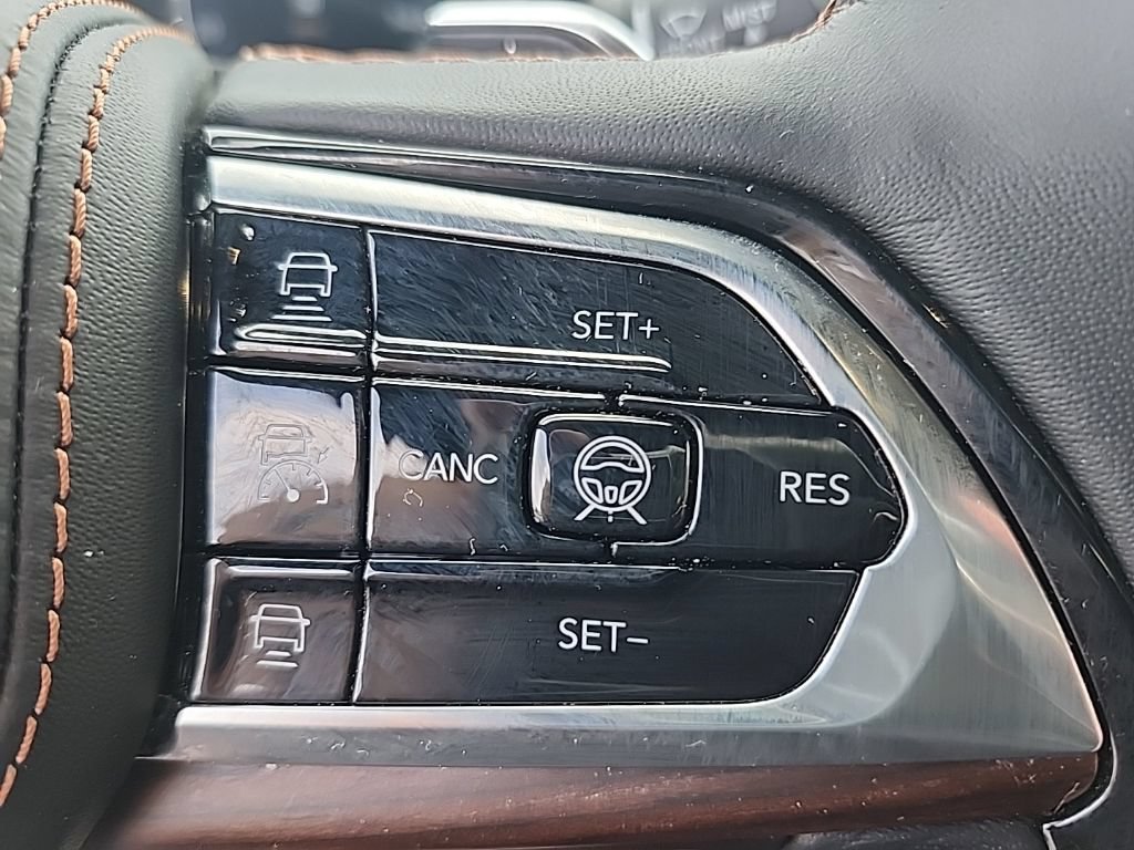 Used 2025 Jeep Grand Cherokee L Summit w/ Obsidian Package AWD/4WD image 18