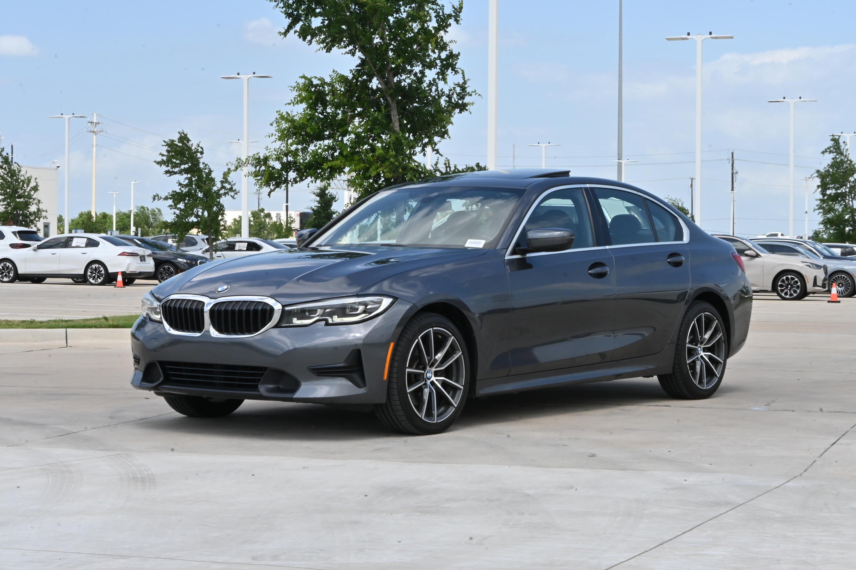 Used 2020 BMW 330i xDrive Sedan w/ Premium Package AWD/4WD image 5