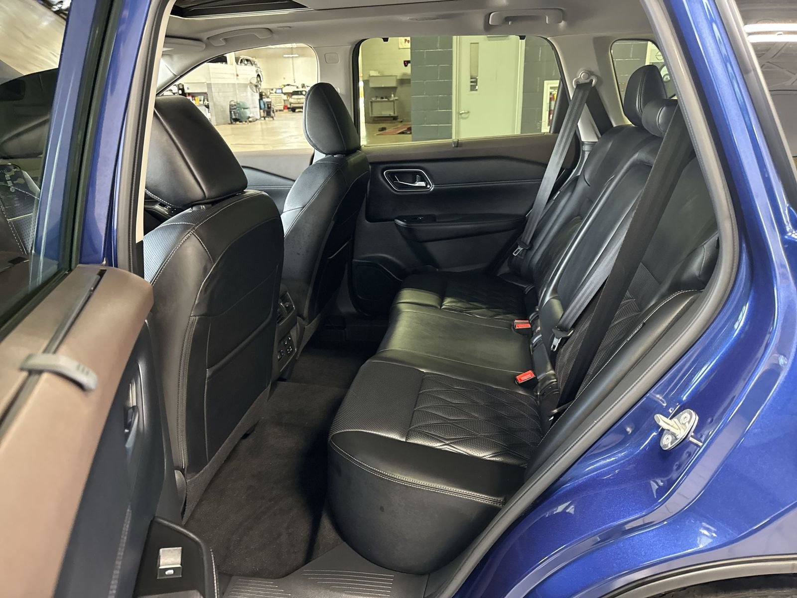 Certified 2023 Nissan Rogue Platinum w/ Platinum Premium Package AWD/4WD image 31