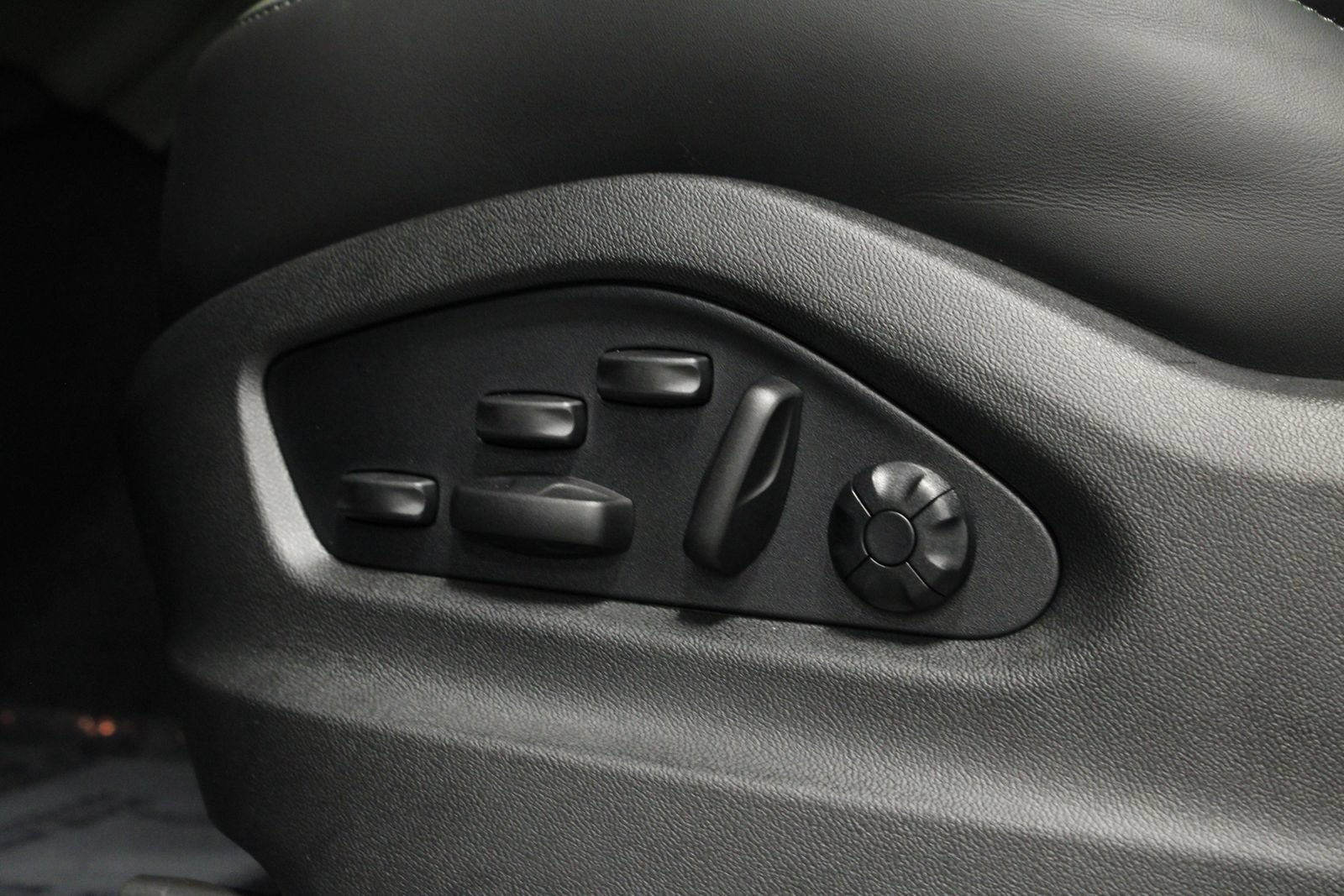 New 2026 Porsche Cayenne Coupe AWD/4WD image 32