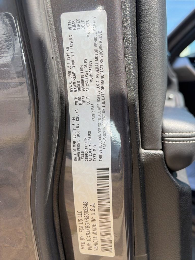 Used 2024 Jeep Grand Cherokee L Limited w/ Luxury Tech Group II image 33