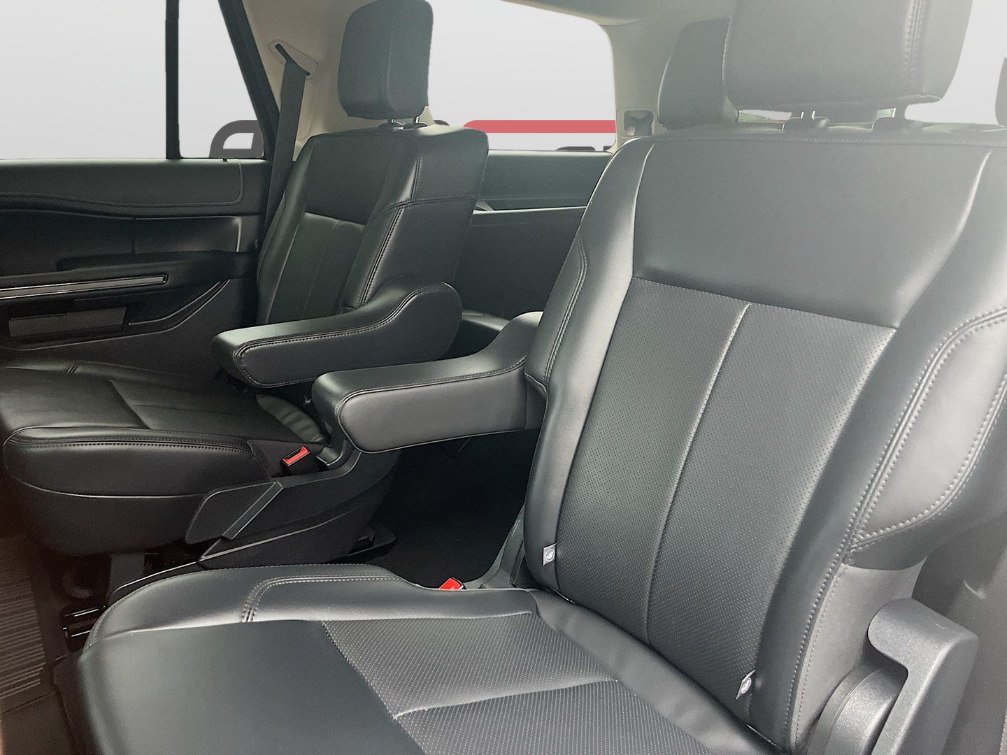 Used 2024 Ford Expedition XLT RWD image 24