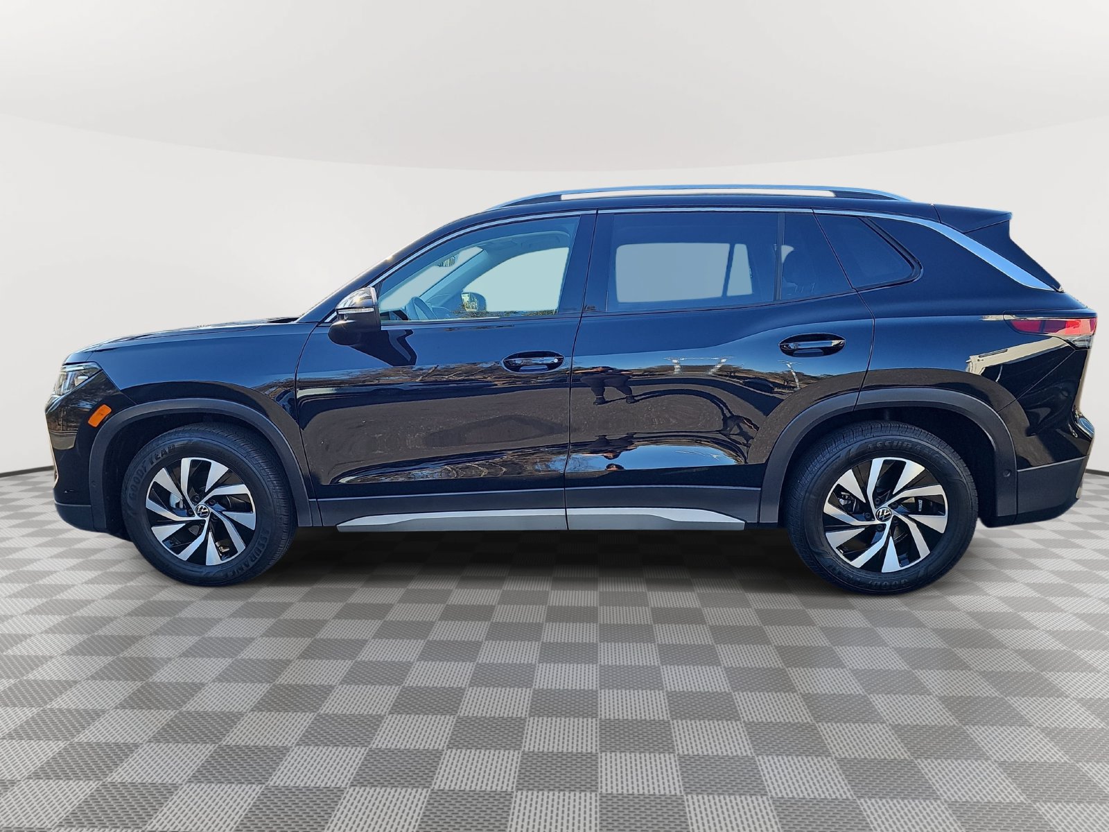 Used 2026 Volkswagen Tiguan S FWD image 8