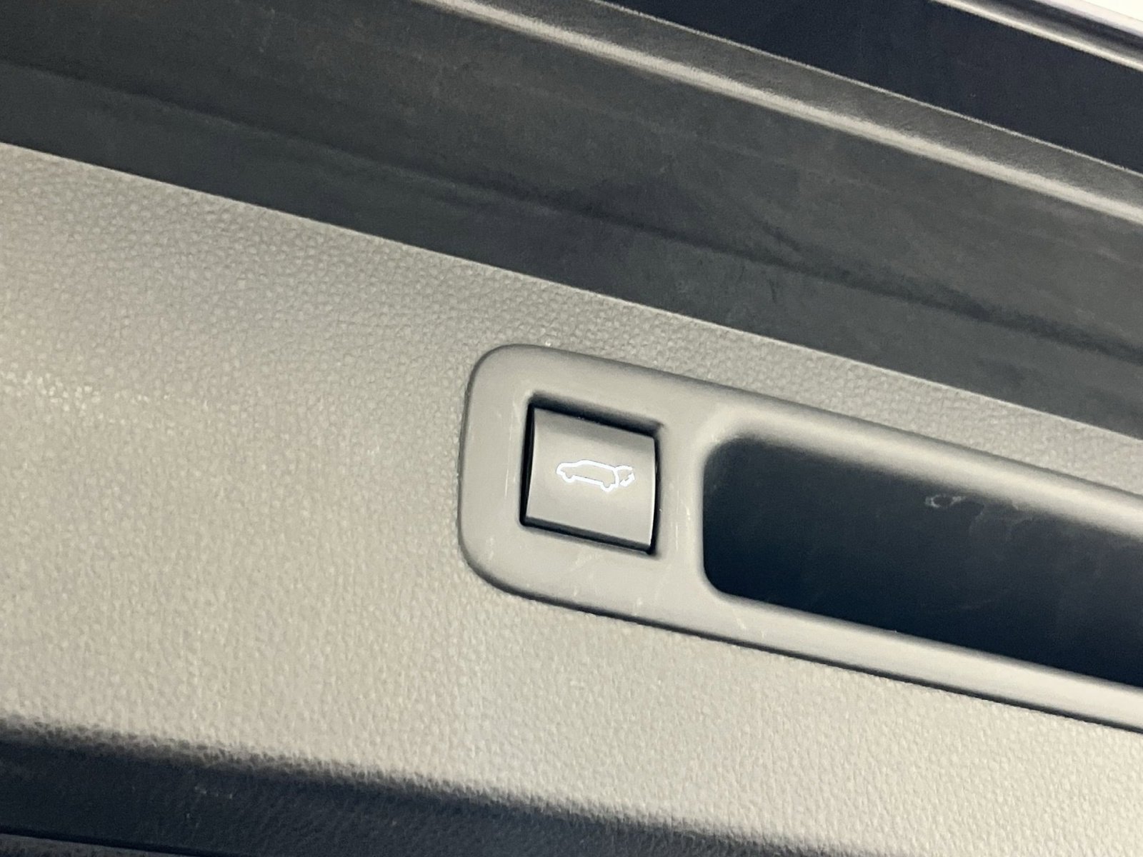 Used 2020 Toyota Highlander Limited image 25