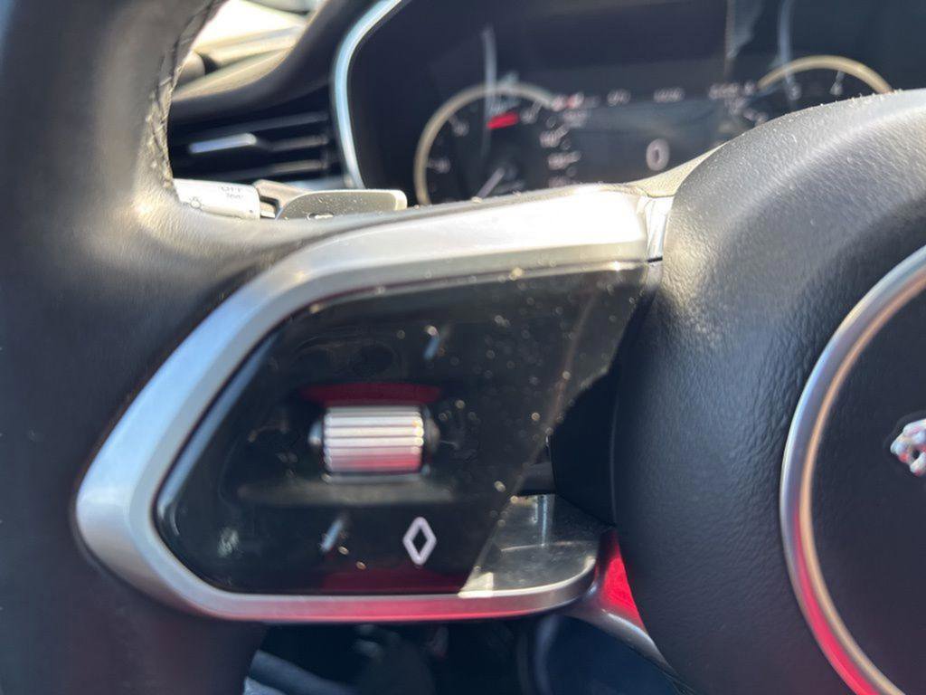 Used 2022 Jaguar XF SE image 17