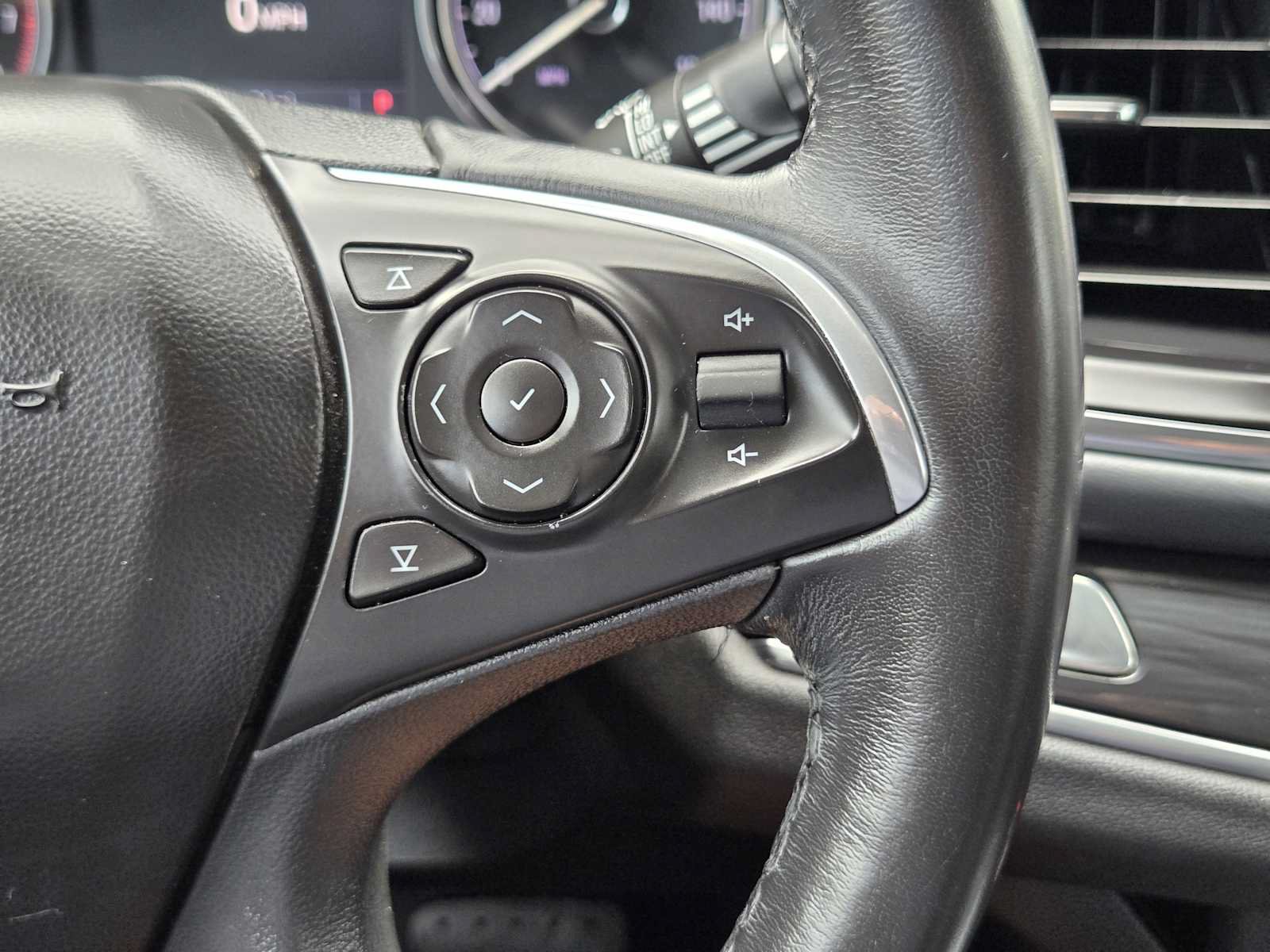Used 2020 Buick Enclave Premium w/ Sun and Sites Package FWD image 28