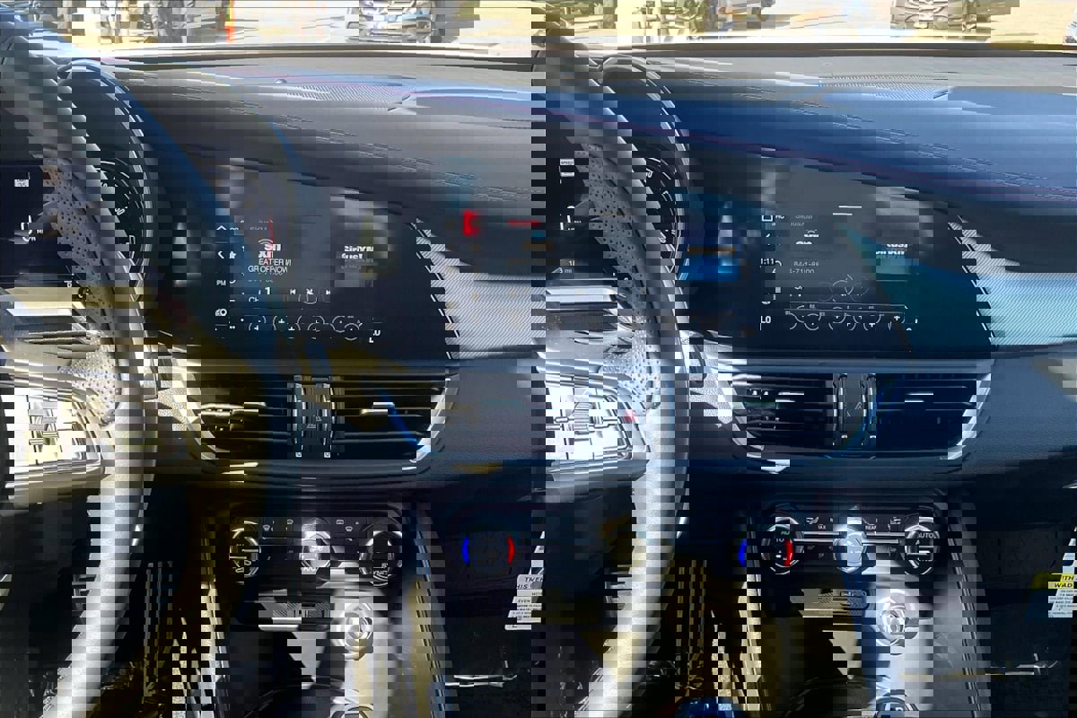 New 2025 Alfa Romeo Giulia w/ Driving Assist Package image 7