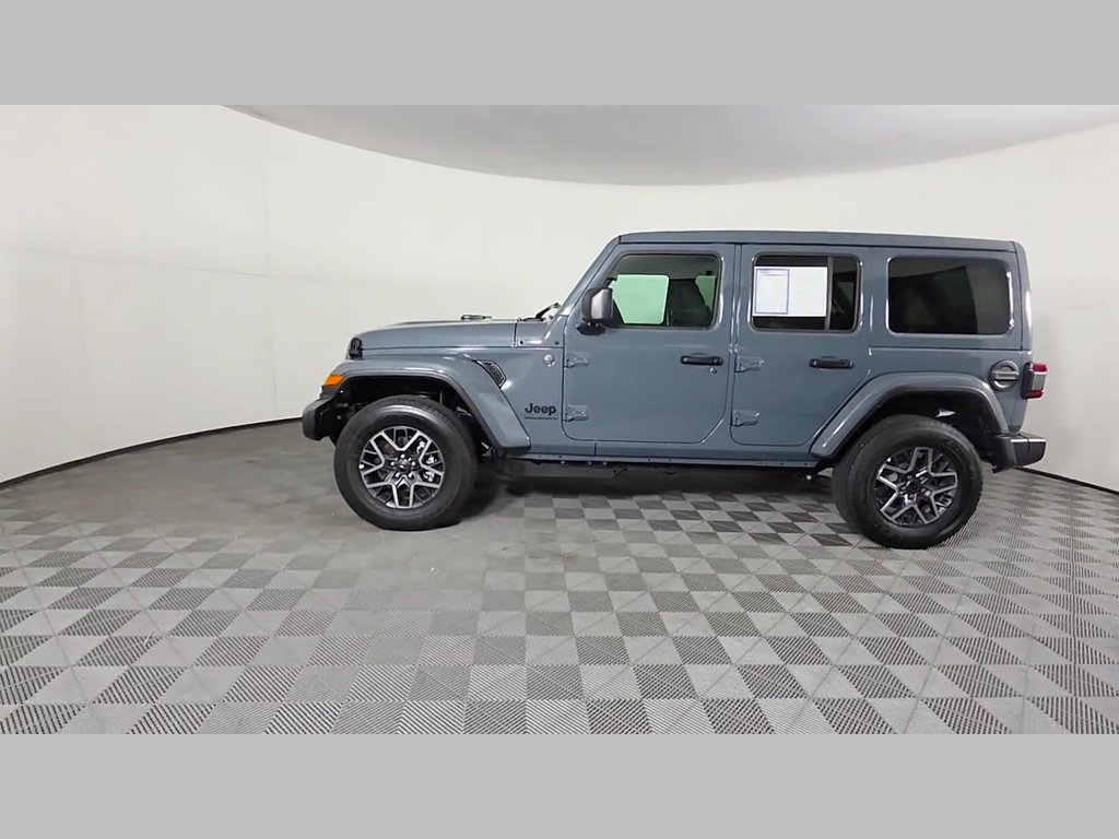 Used 2026 Jeep Wrangler Unlimited Sahara AWD/4WD image 46