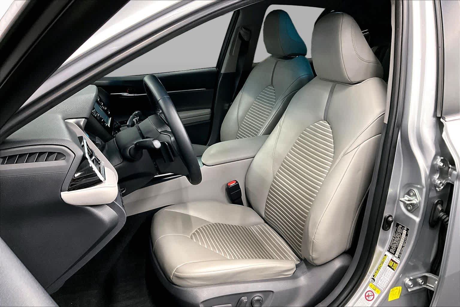 Used 2018 Toyota Camry SE FWD image 7