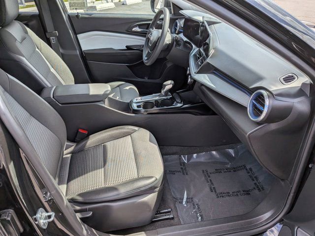 Used 2025 Chevrolet Trax LT FWD image 5