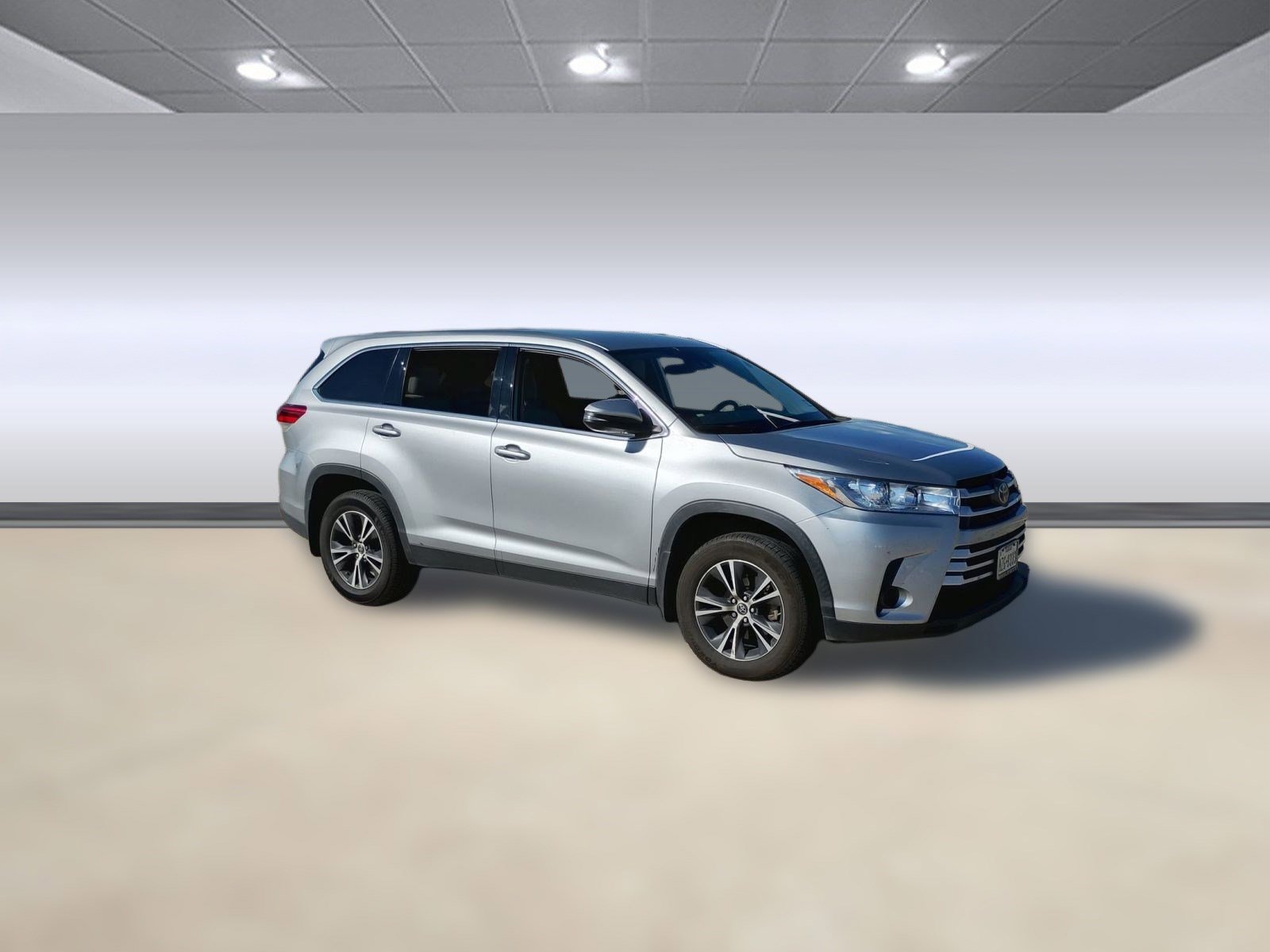 Used 2019 Toyota Highlander LE image 4