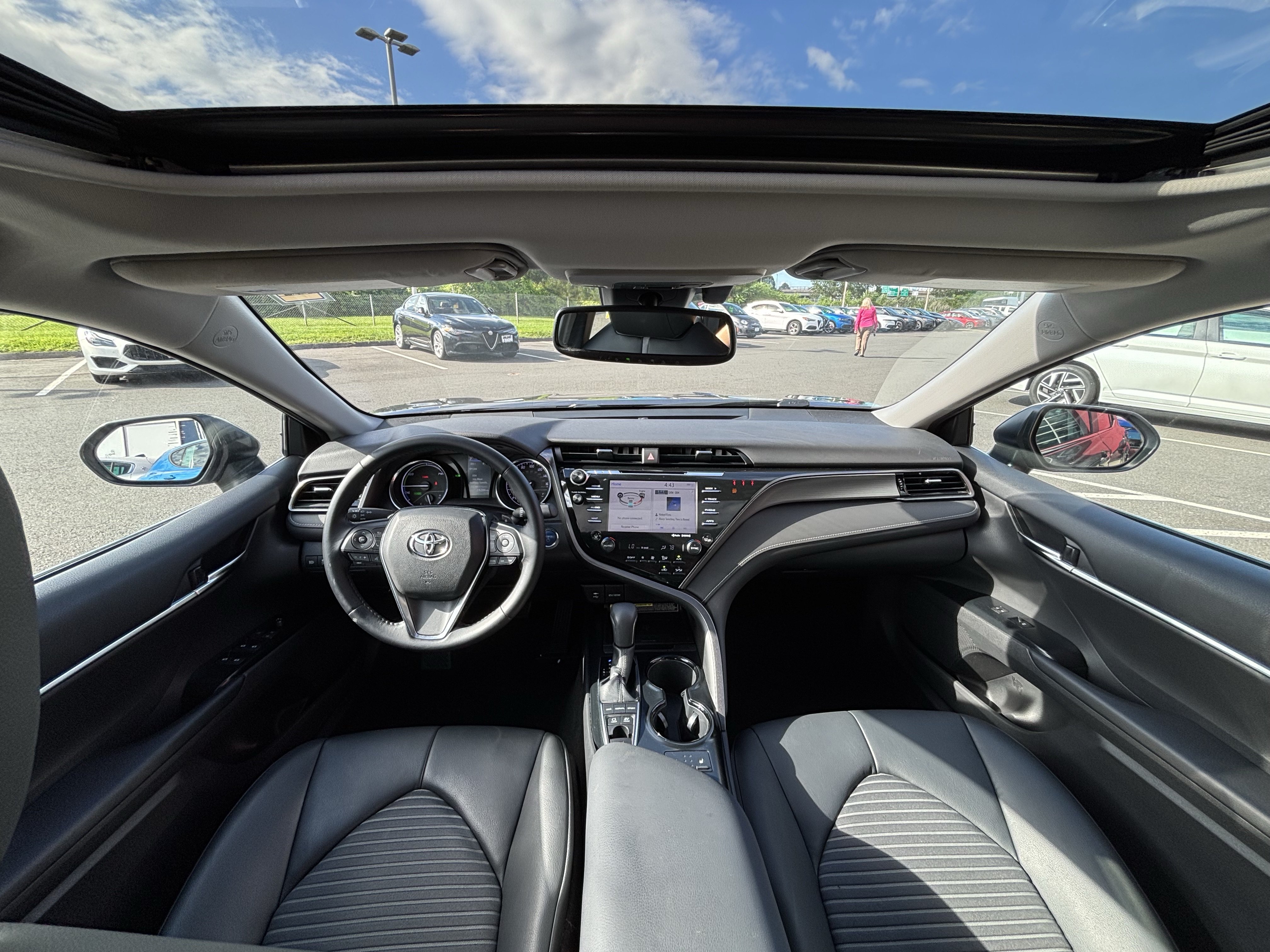 Used 2019 Toyota Camry SE w/ Audio Package FWD image 2