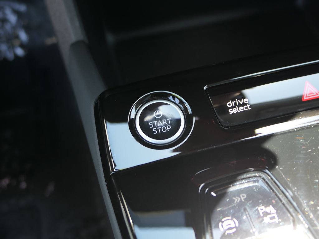 Used 2025 Audi Q6 e-tron Premium image 20