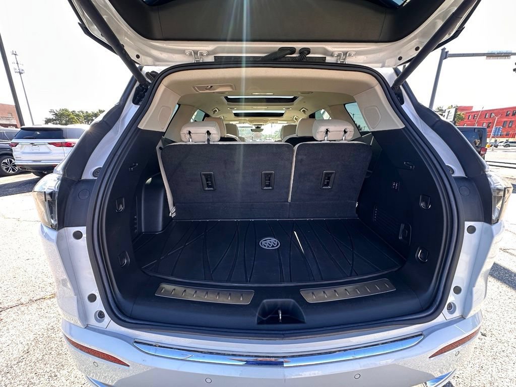 Used 2023 Buick Enclave Avenir w/ Avenir Technology Package FWD image 6