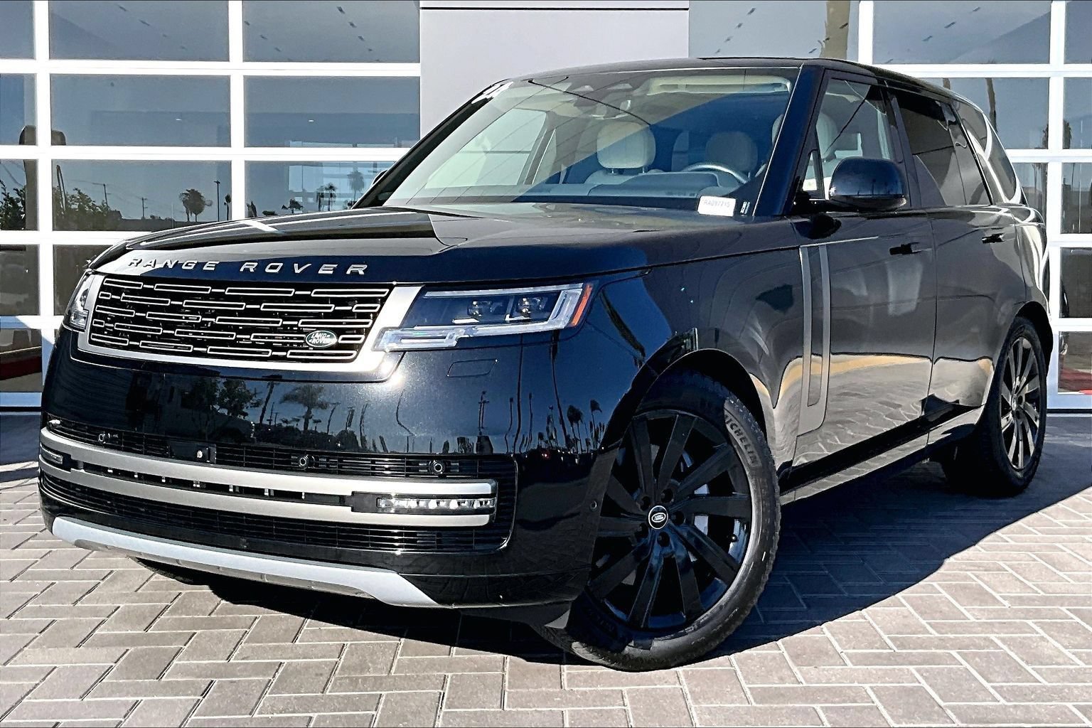 Certified 2024 Land Rover Range Rover SE AWD/4WD image 1