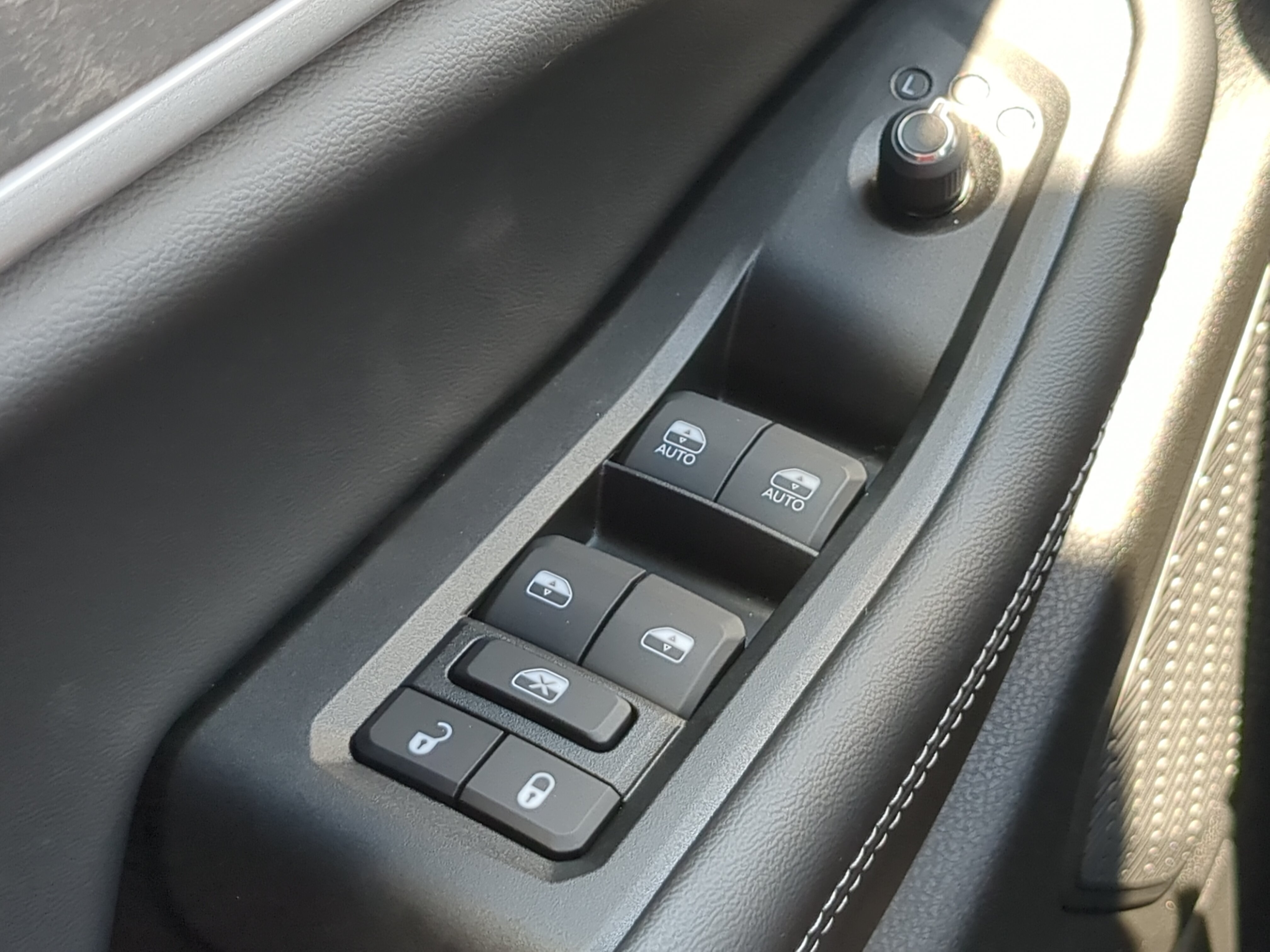 New 2026 Jeep Grand Cherokee Altitude RWD image 23