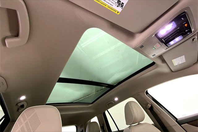 Used 2025 Volkswagen Atlas SEL Premium R-Line image 22