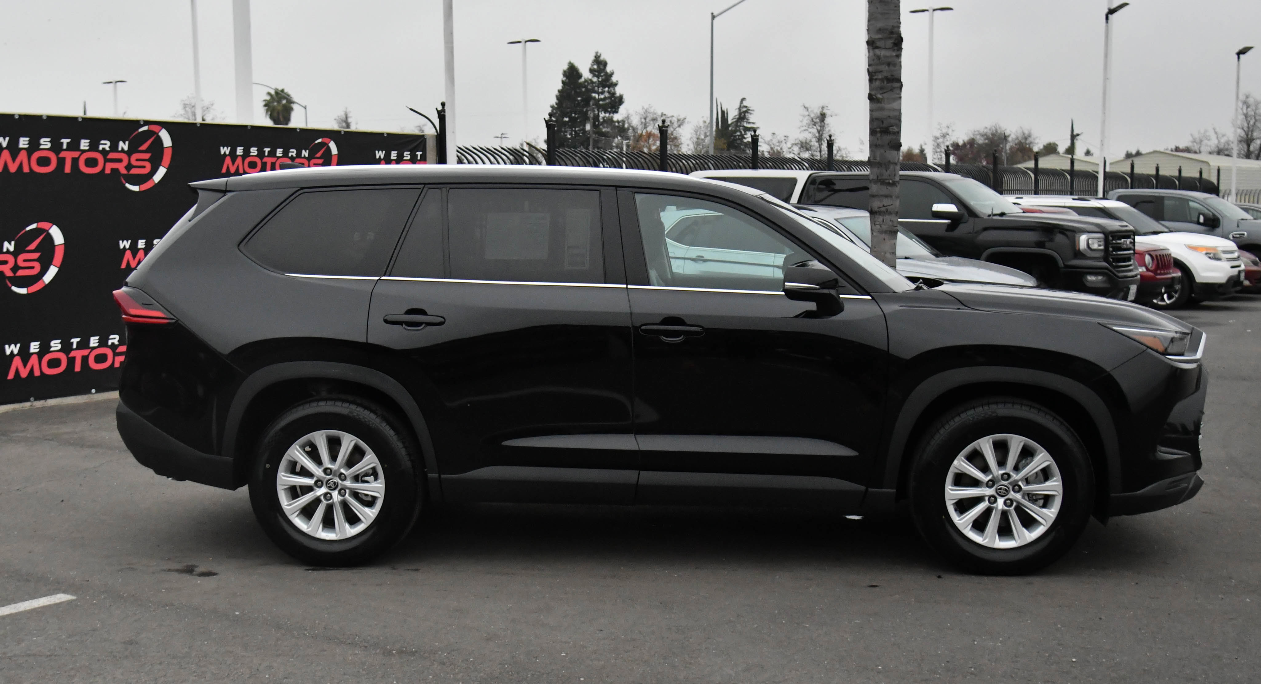 Used 2025 Toyota Grand Highlander AWD image 9