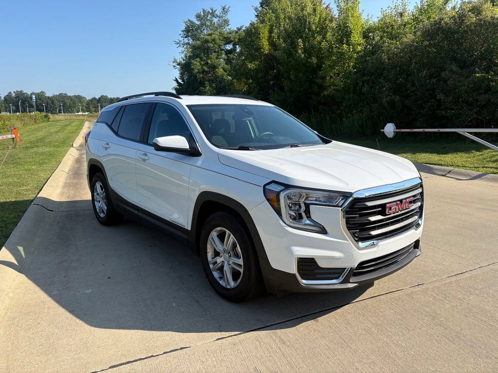 Used 2023 GMC Terrain SLE w/ Driver Convenience Package FWD image 11