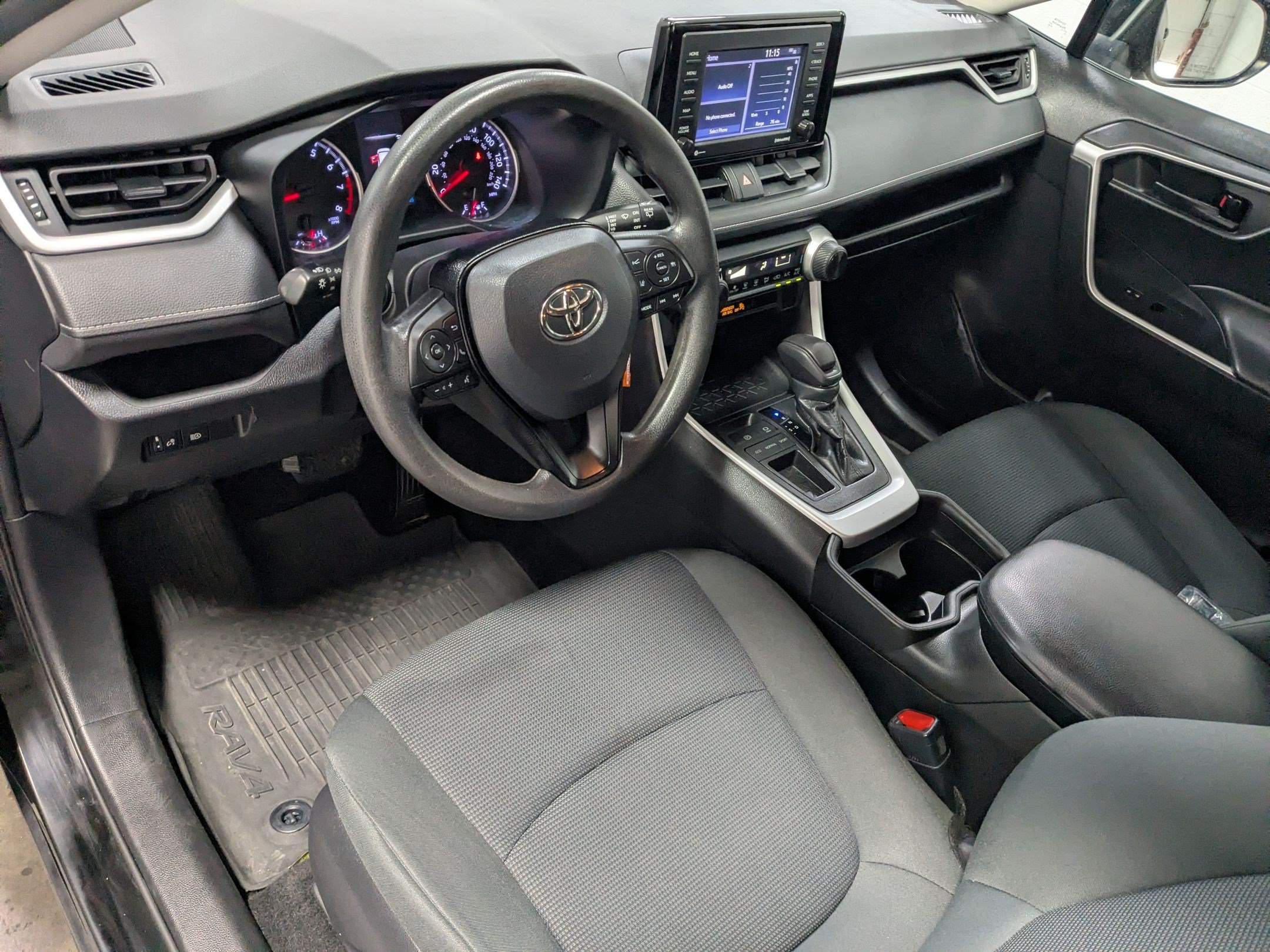 Used 2021 Toyota RAV4 LE FWD image 12