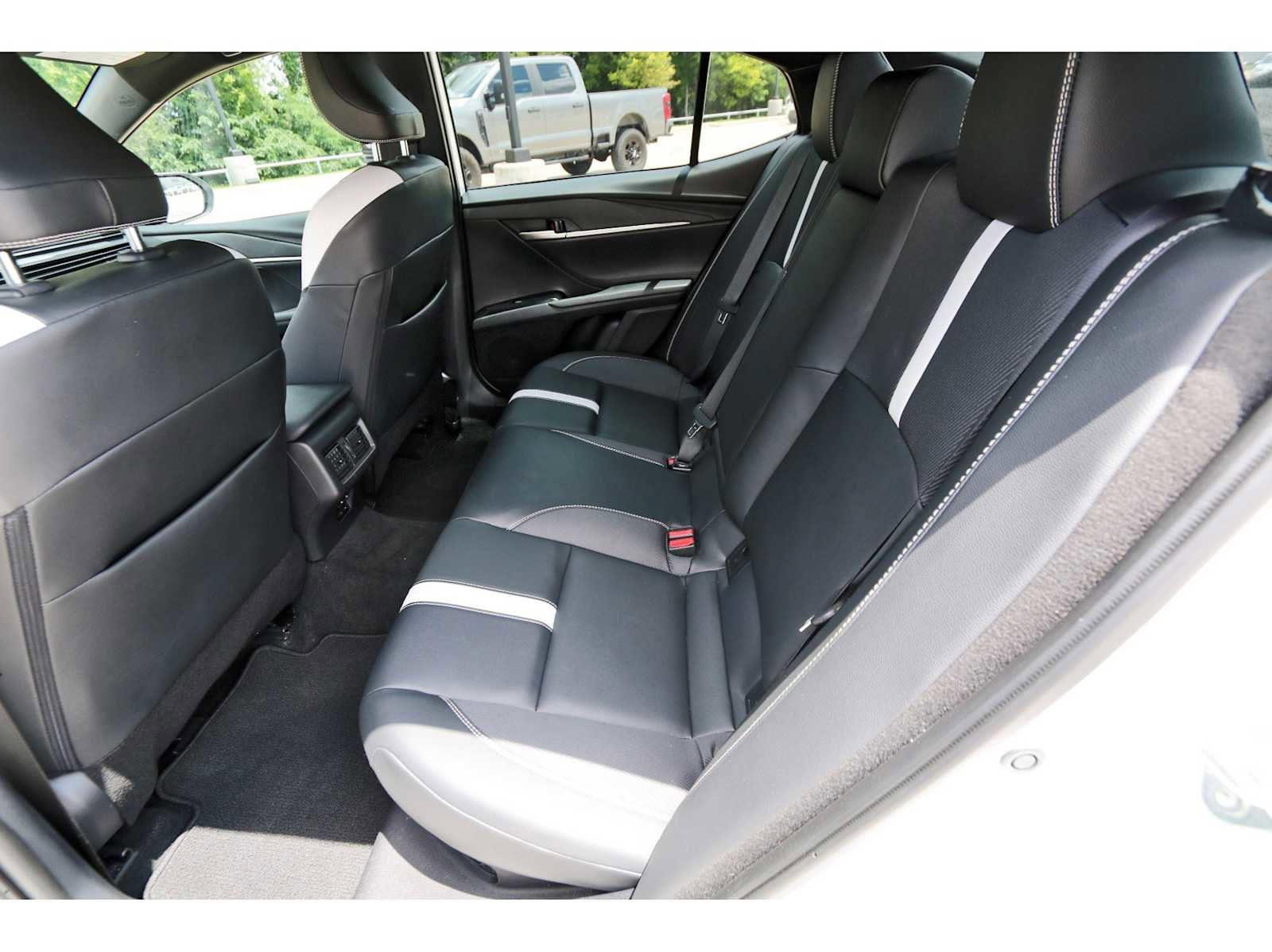 Used 2025 Toyota Camry SE w/ Convenience Package FWD image 12