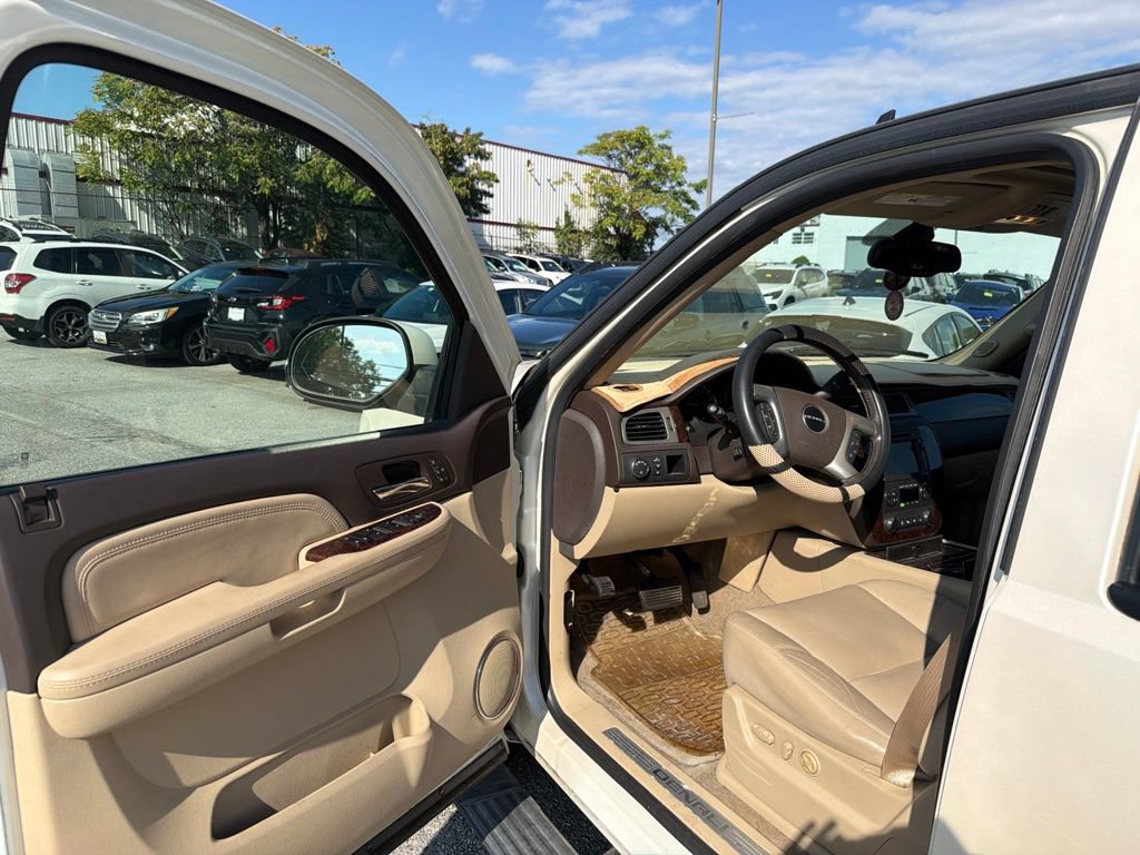 Used 2009 GMC Yukon Denali AWD/4WD image 15