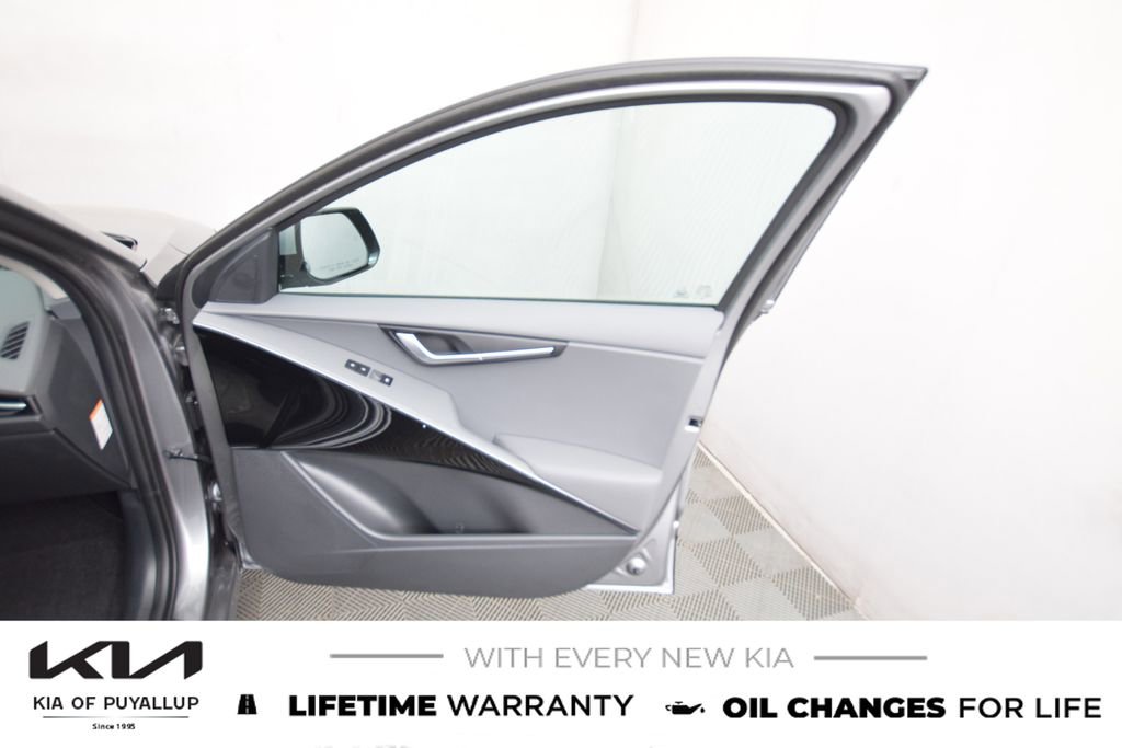 New 2025 Kia Niro EX Touring image 15