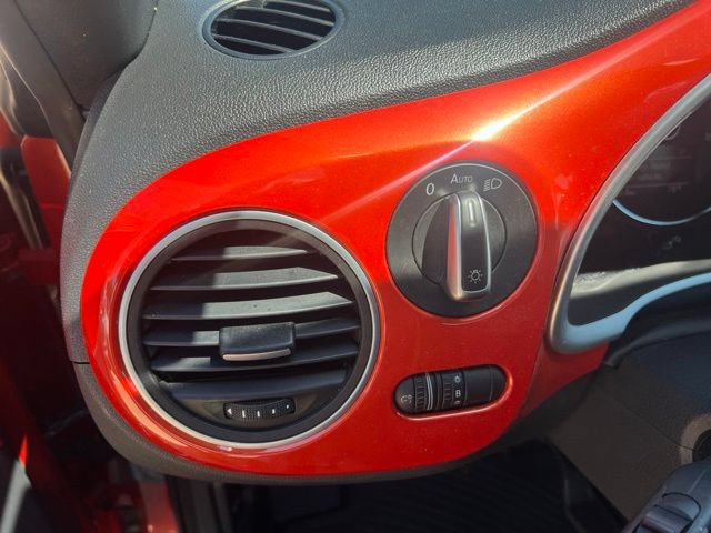 Used 2019 Volkswagen Beetle 2.0T SE FWD image 12