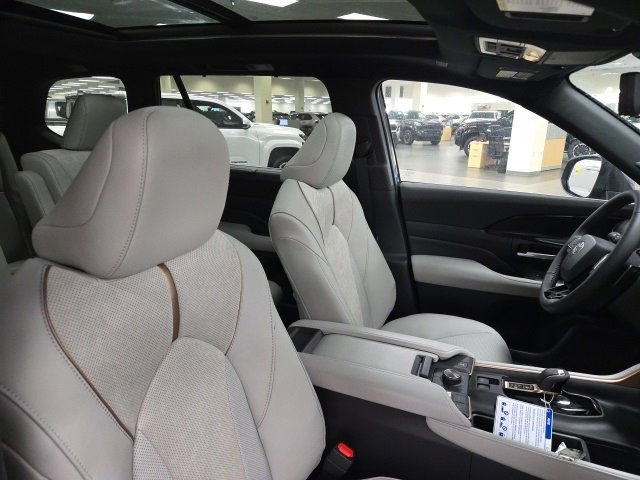 New 2026 Toyota Grand Highlander AWD Hybrid image 10