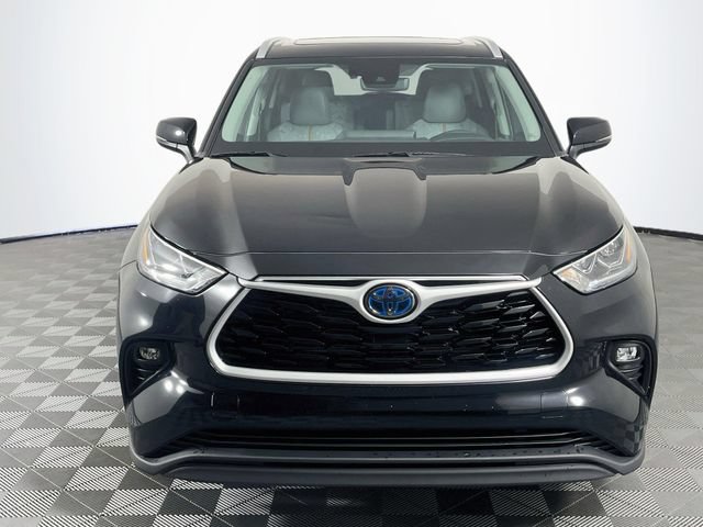 Used 2023 Toyota Highlander Bronze Edition FWD image 3