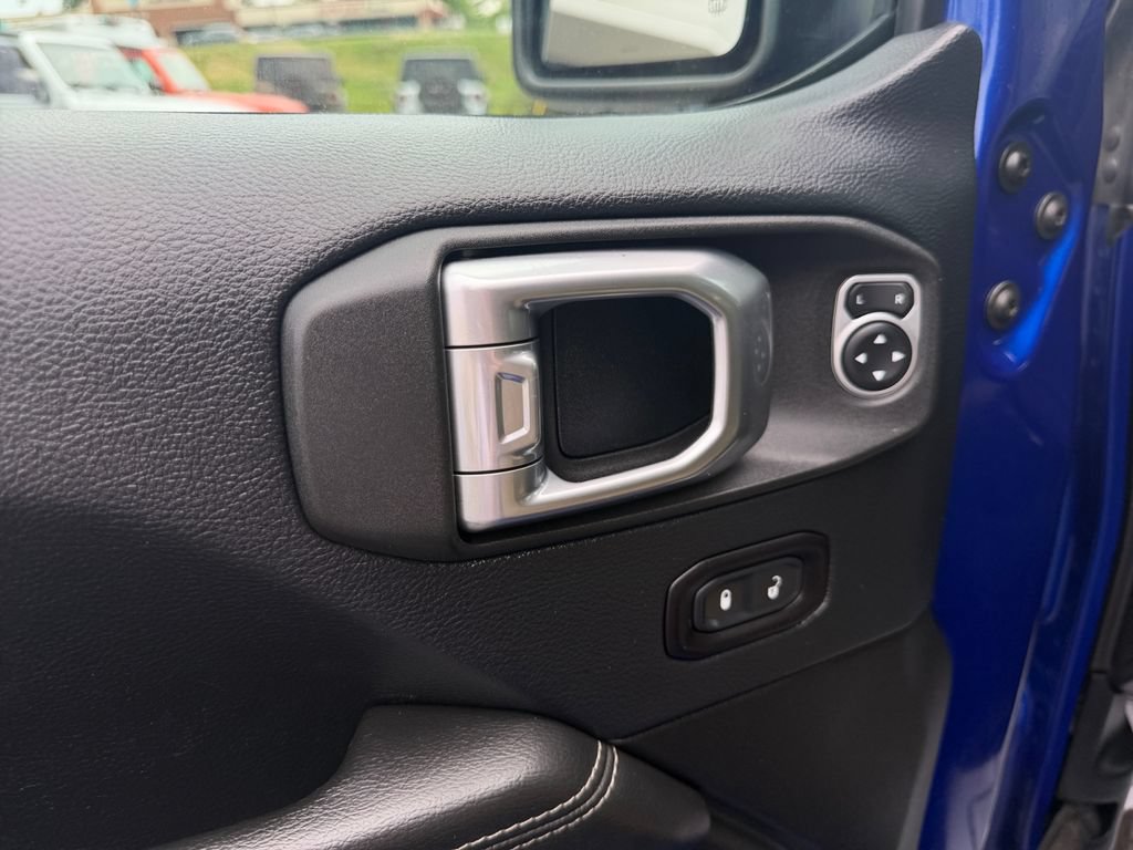 Used 2019 Jeep Wrangler Unlimited Sahara w/ Cold Weather Group AWD/4WD image 11