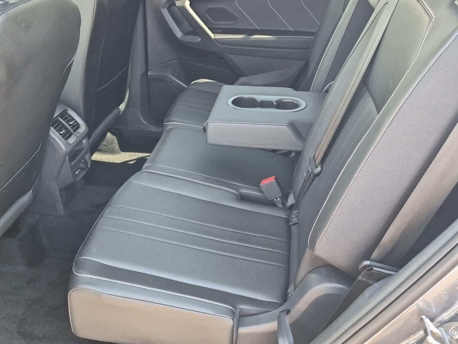 Used 2023 Volkswagen Tiguan SE w/ Panoramic Sunroof Package FWD image 20