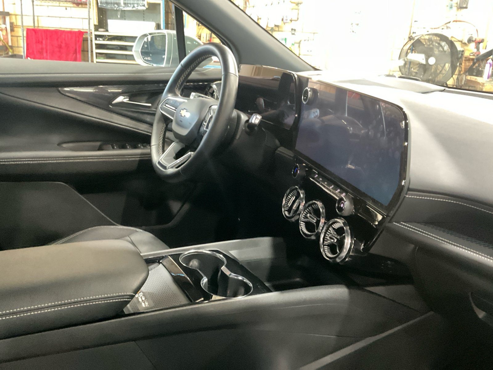 Used 2024 Chevrolet Blazer EV LT AWD/4WD image 19