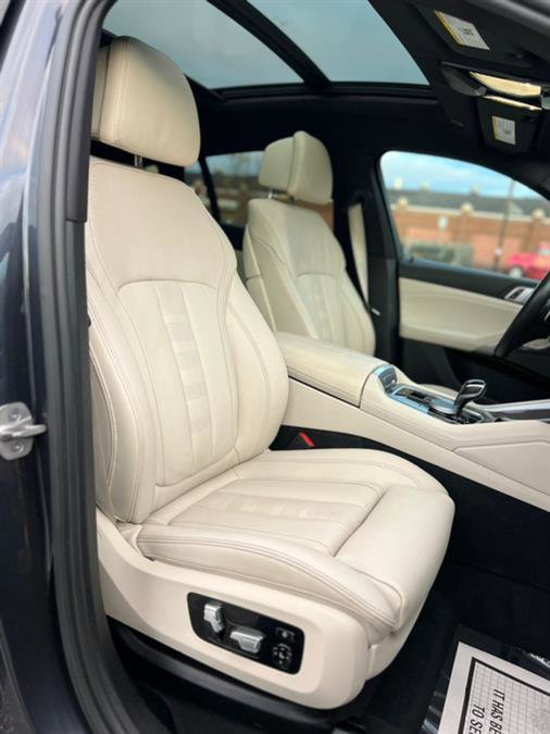 Used 2020 BMW X6 M50i w/ Premium Package image 30