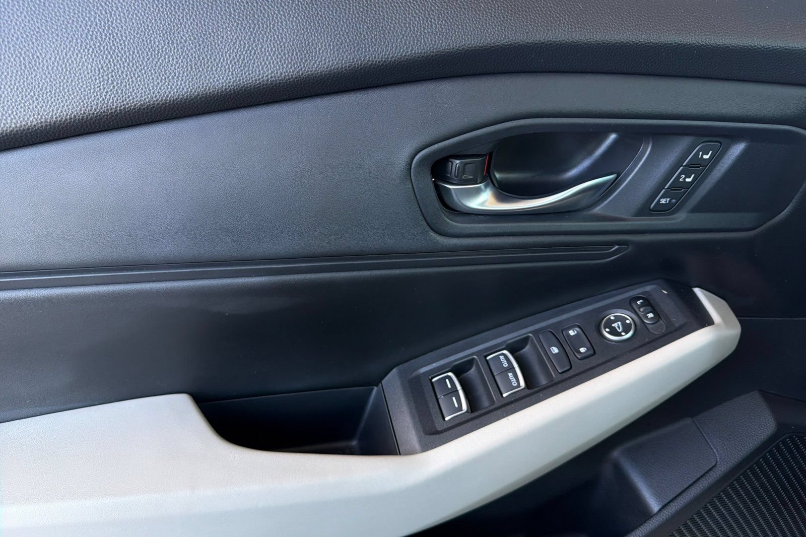 Used 2023 Honda Accord EX-L image 13