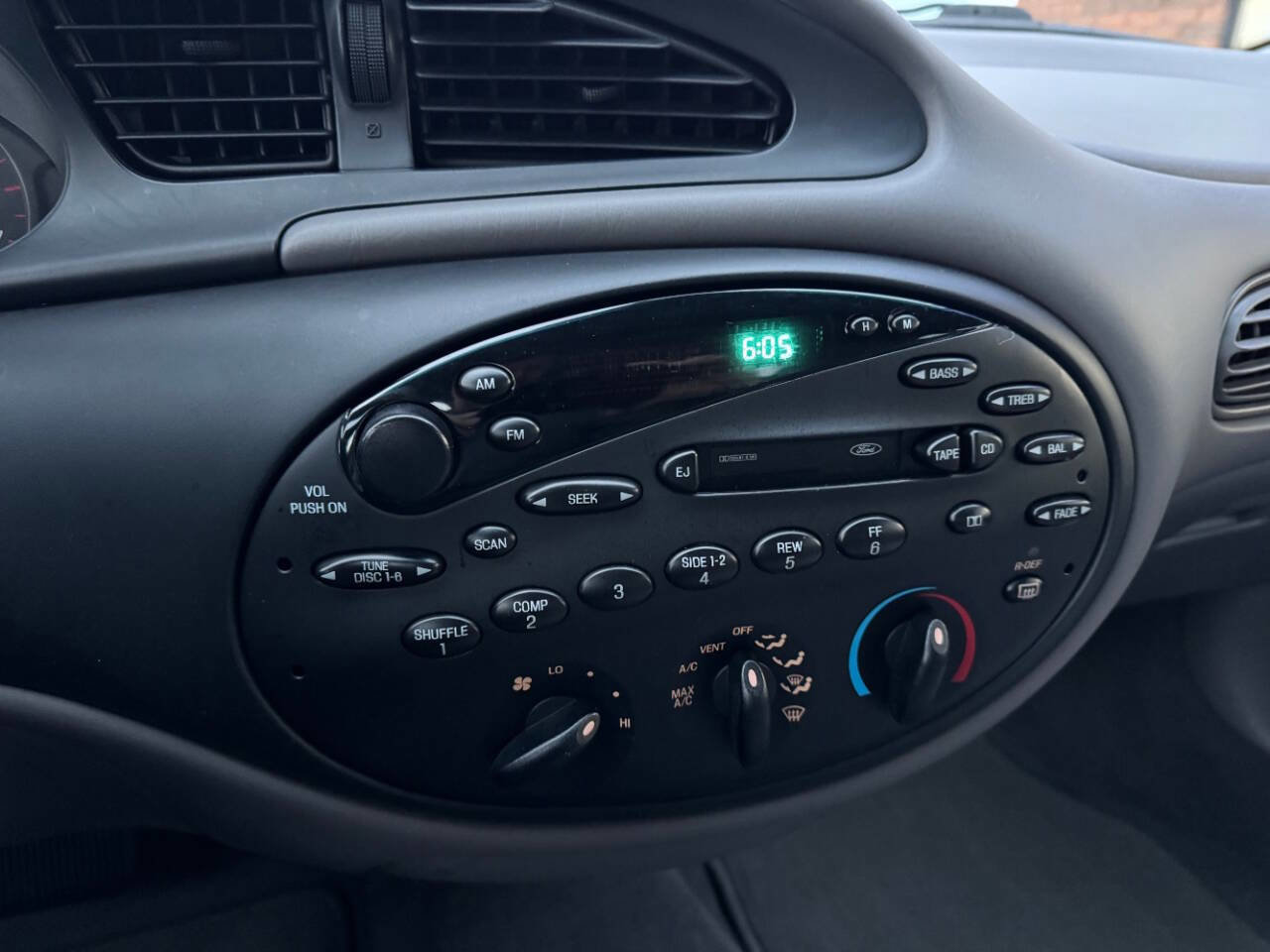 Used 1997 Ford Taurus GL image 29