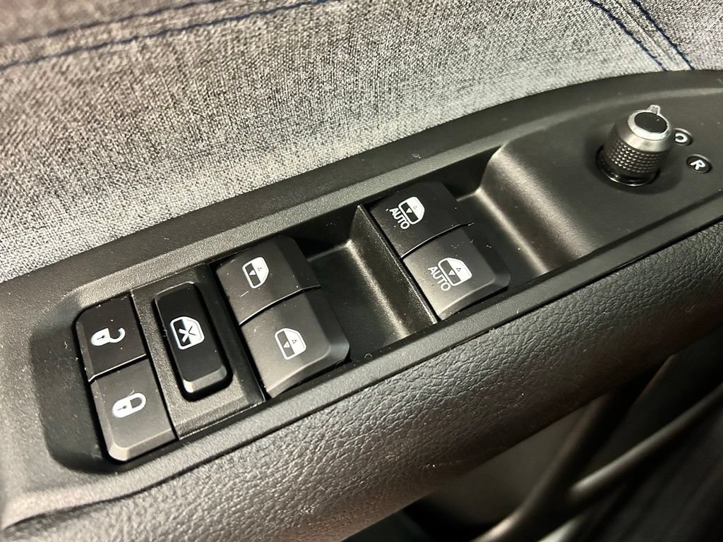 Used 2023 Jeep Compass Latitude AWD/4WD image 5