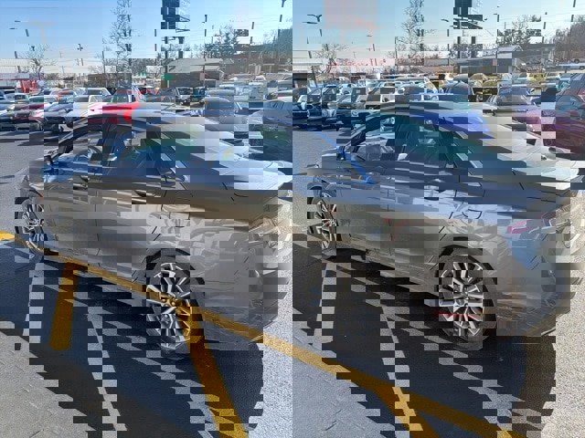 Used 2017 Lincoln MKZ Select image 16