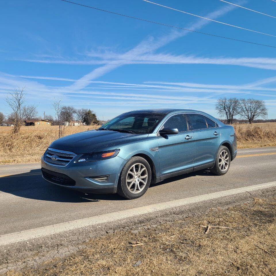Used 2010 Ford Taurus SEL image 2