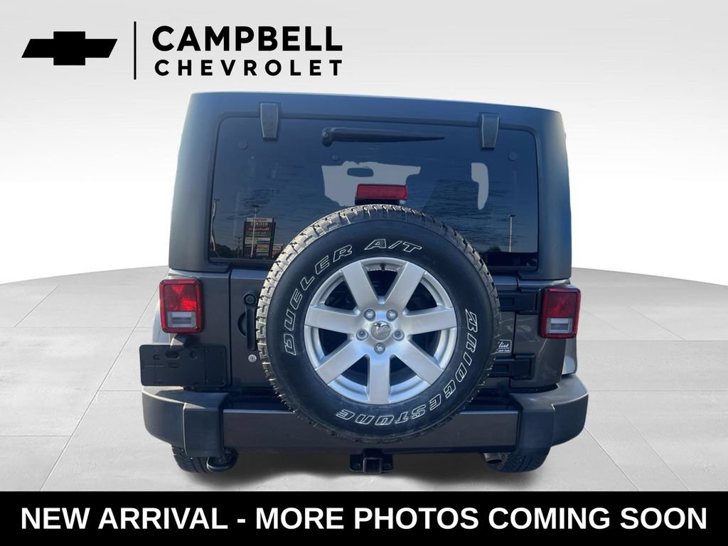 Used 2017 Jeep Wrangler Unlimited Sahara w/ Dual Top Group AWD/4WD image 4