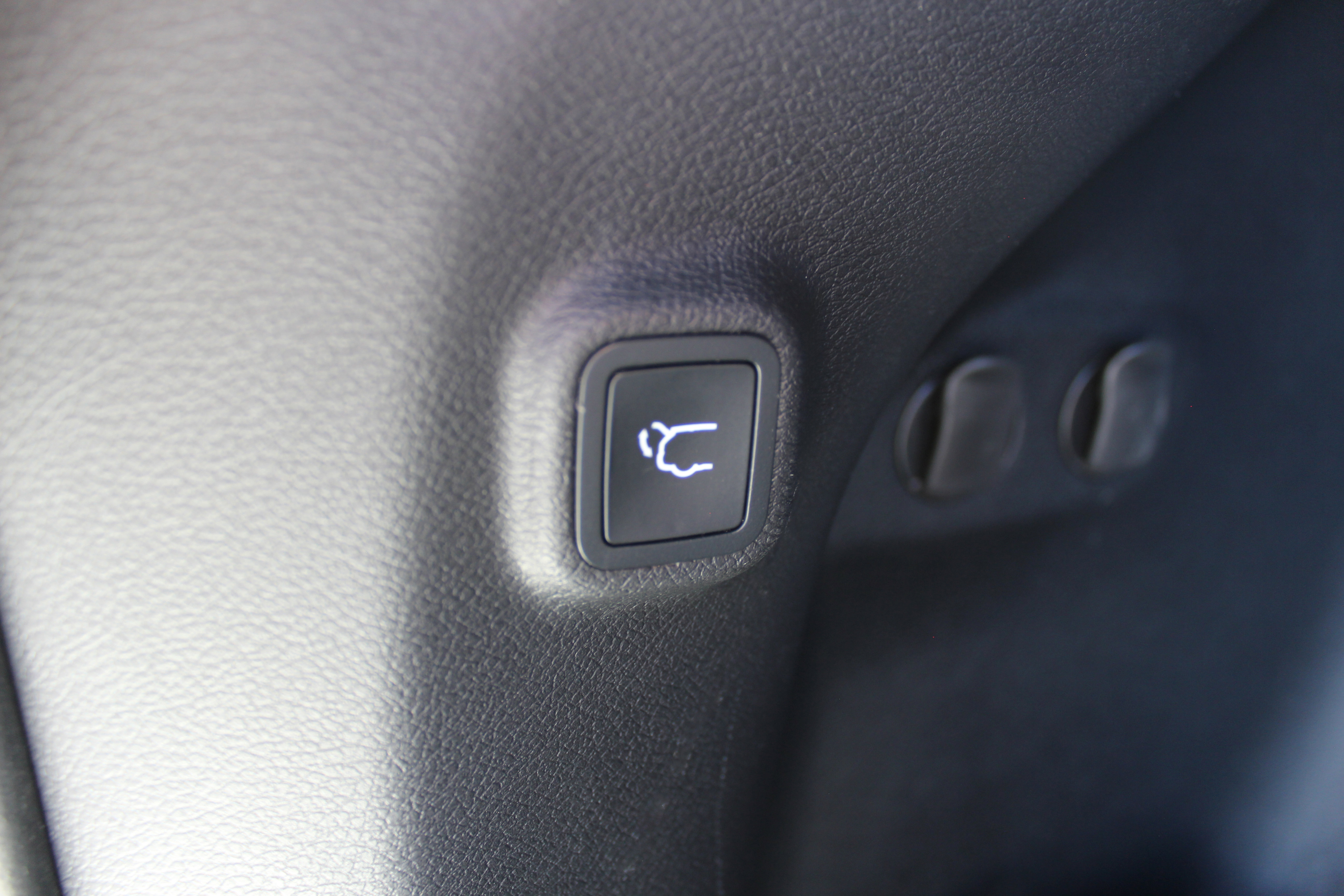 Used 2019 Jeep Cherokee High Altitude image 9