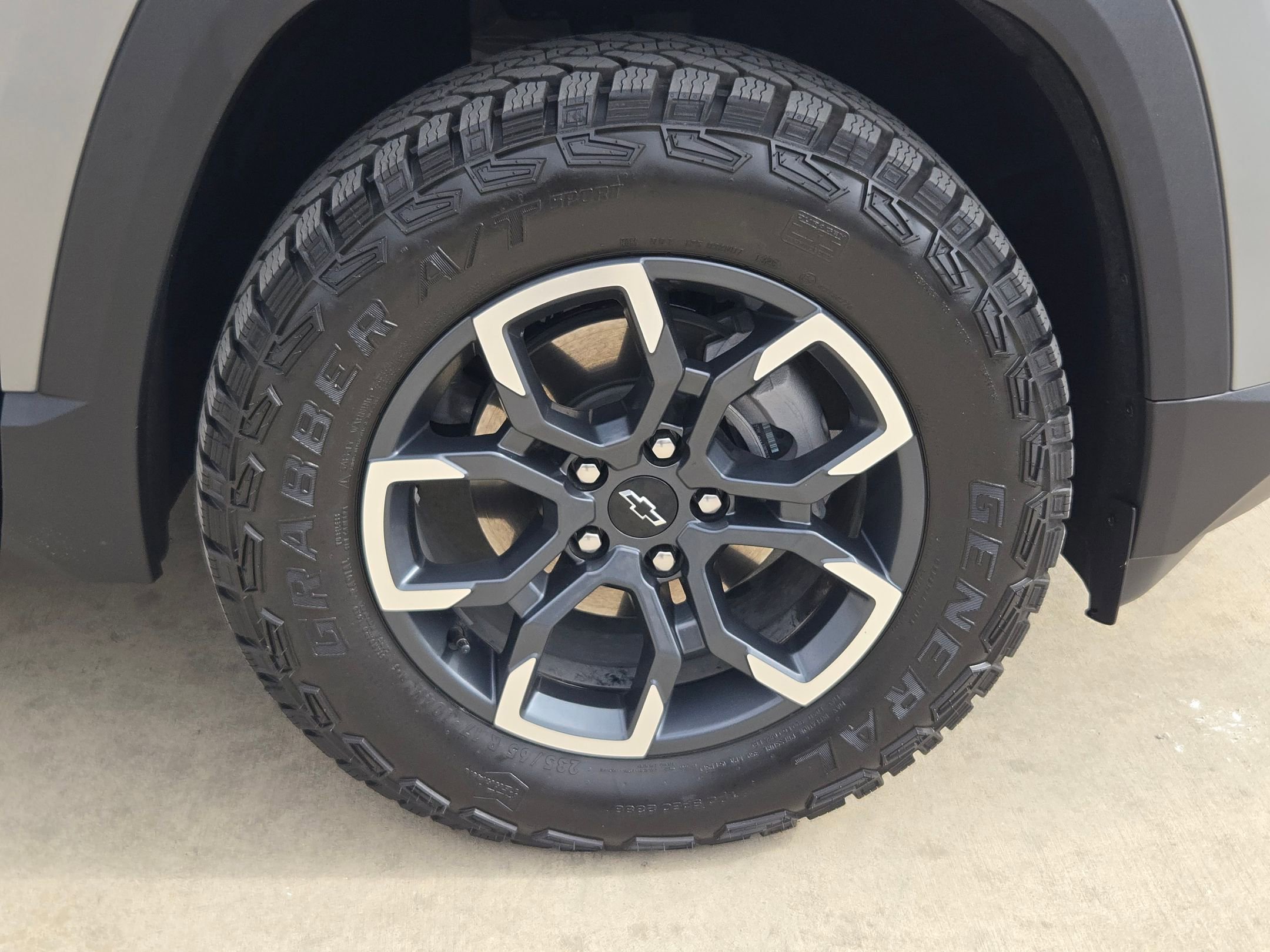 Certified 2026 Chevrolet Equinox ACTIV w/ Convenience Package III image 31