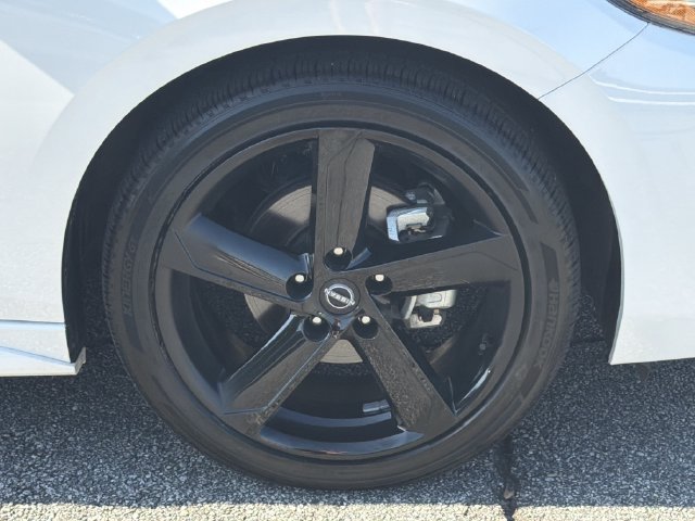 Certified 2025 Nissan Sentra SR FWD image 14