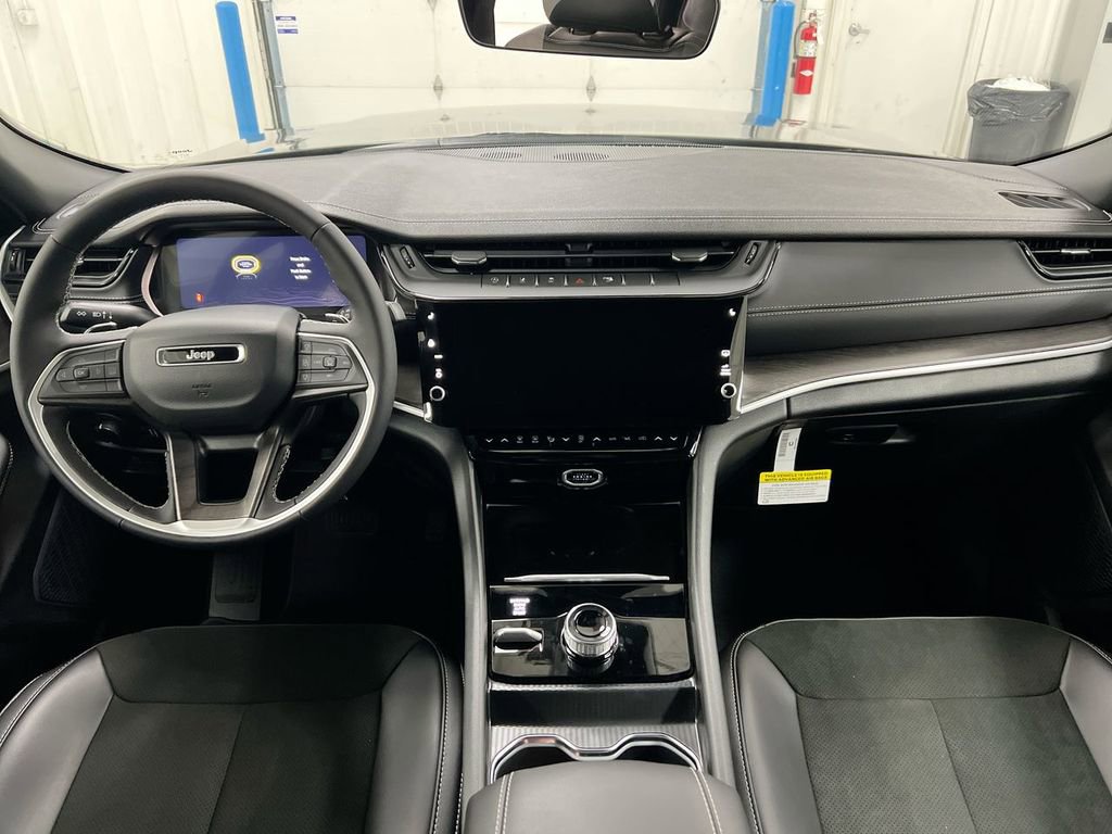 New 2026 Jeep Grand Cherokee Altitude image 10