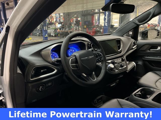 New 2026 Chrysler Pacifica Select image 10