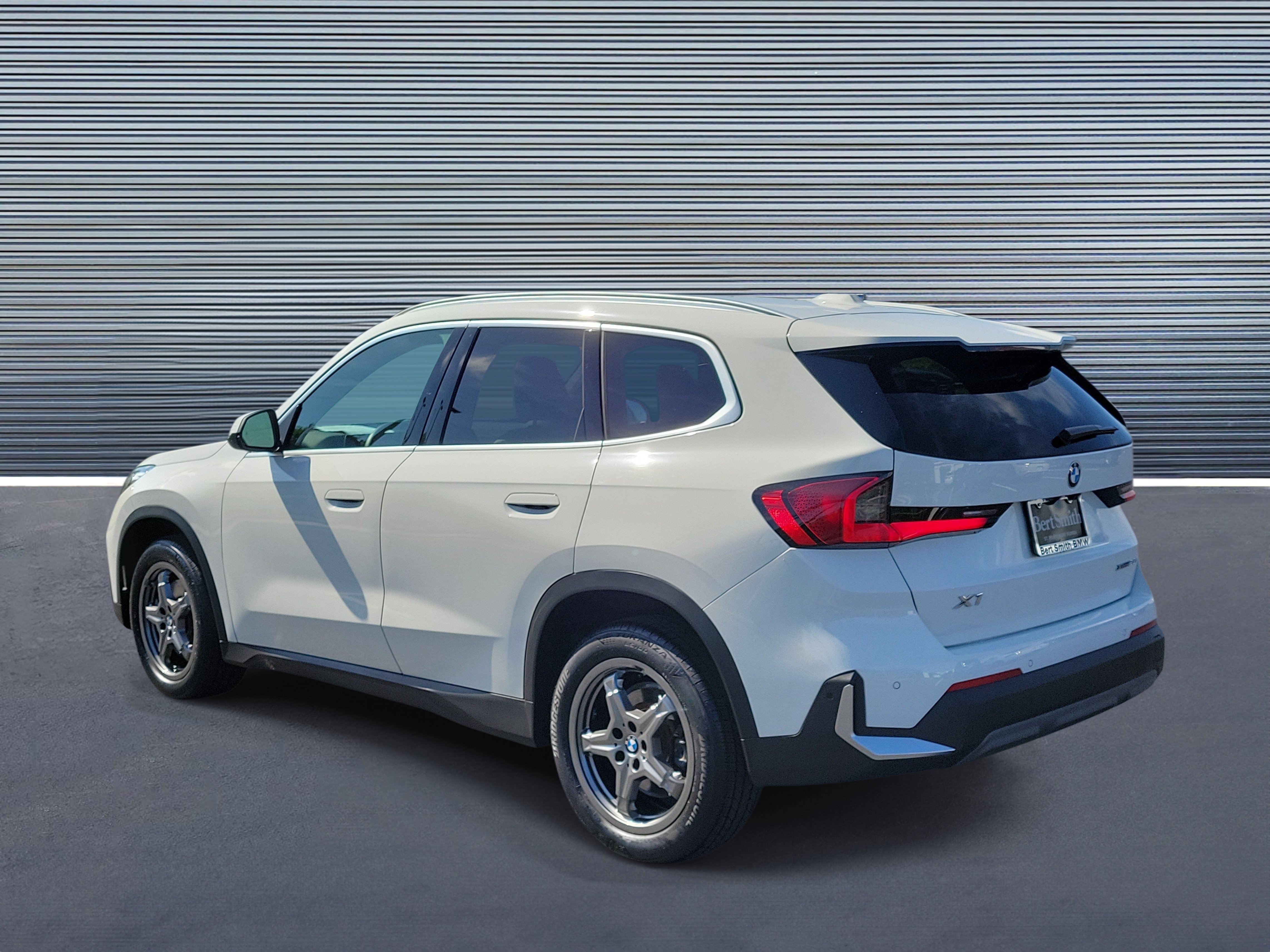 Used 2023 BMW X1 xDrive28i AWD/4WD image 4