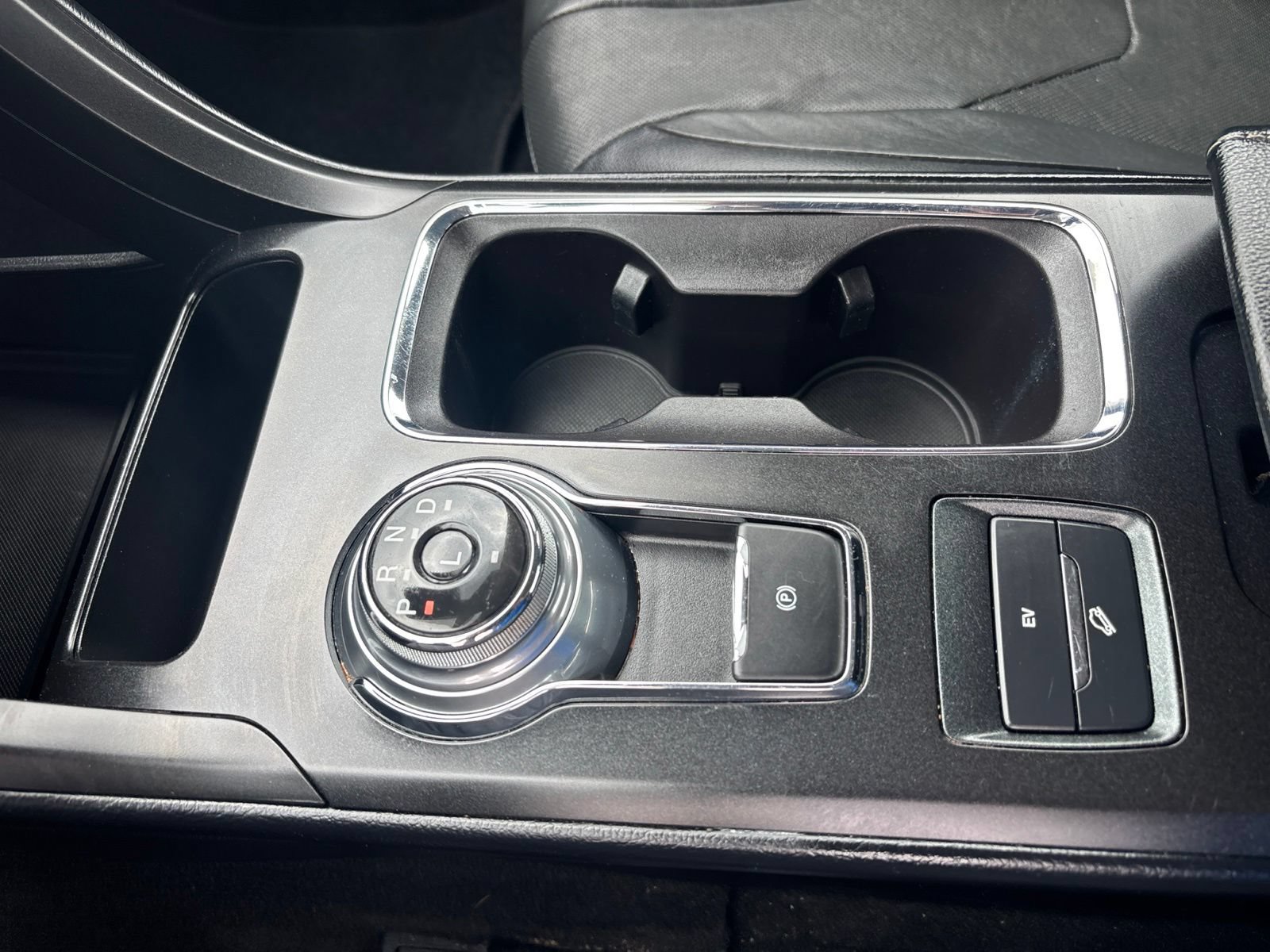 Used 2019 Ford Fusion Energi Titanium FWD image 23